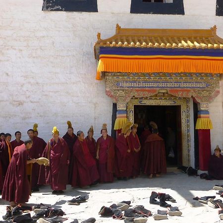 שיאחה Overseas Tibetan Hotel מראה חיצוני תמונה