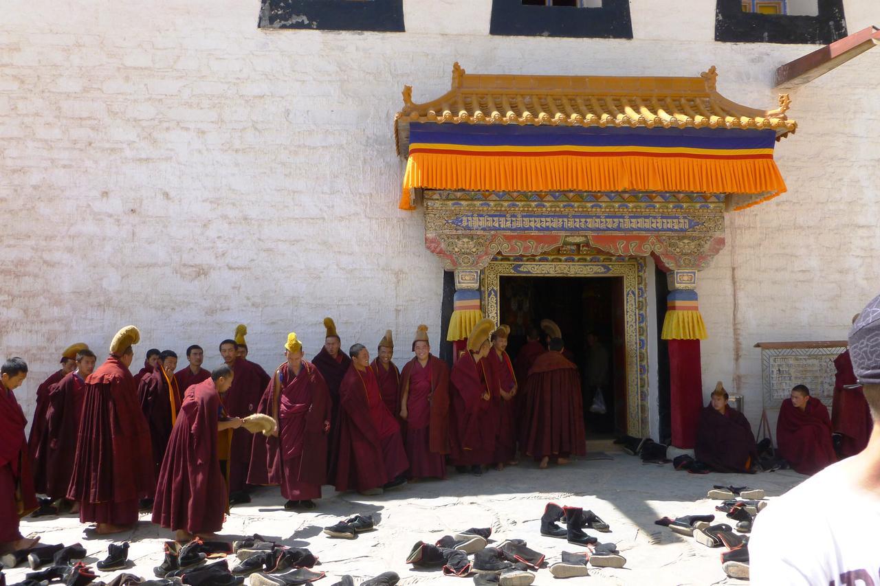שיאחה Overseas Tibetan Hotel מראה חיצוני תמונה